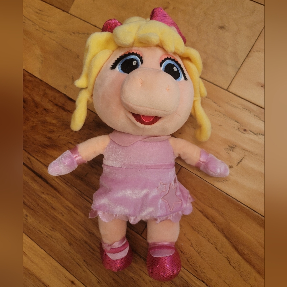 Miss Piggy /Disney plush / Has small amount of fraying on dress.